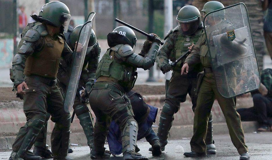 Dictaron prisioacuten preventiva para seis carabineros por torturas durante protestas sociales en Chile