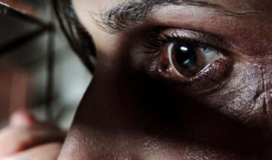 Un albantildeil atacoacute a trompadas y patadas a su pareja