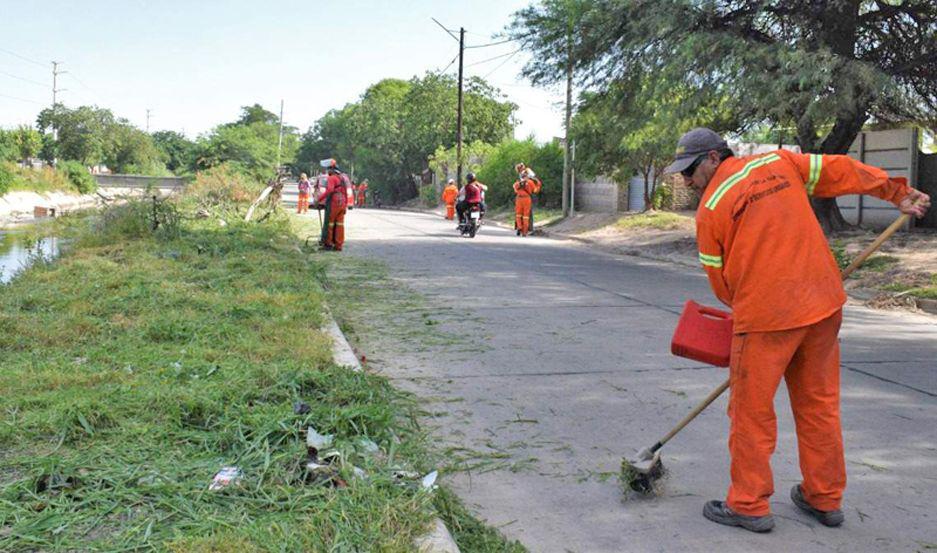 Siguen los operativos de limpieza general en los barrios capitalinos