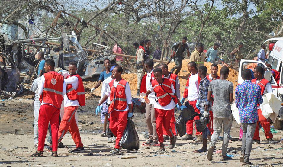 Terrible atentado dejoacute al menos 92 muertos en la capital somaliacute