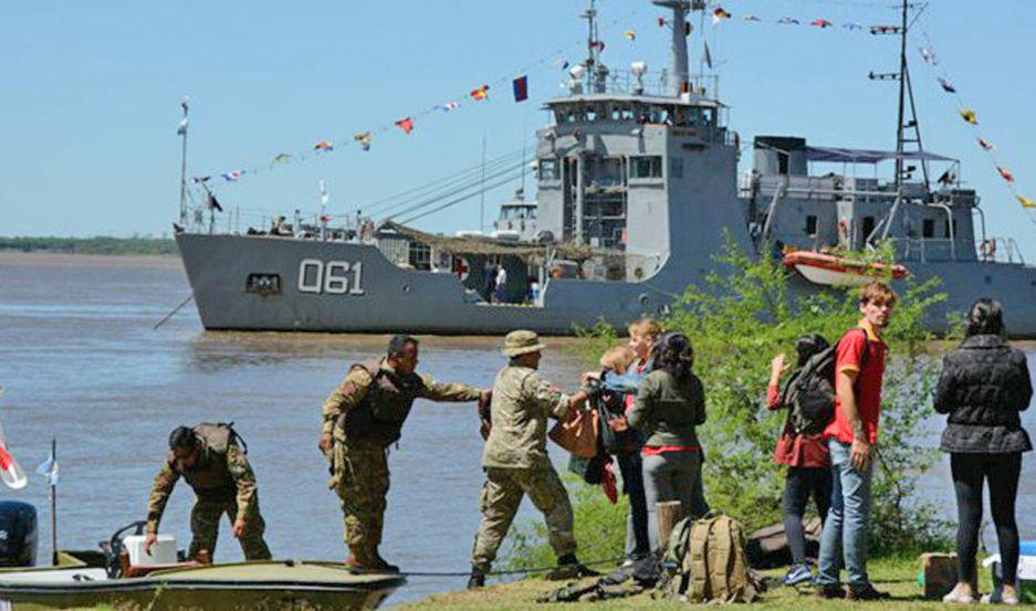Convocan a meacutedicos para oficiales de la Armada Argentina
