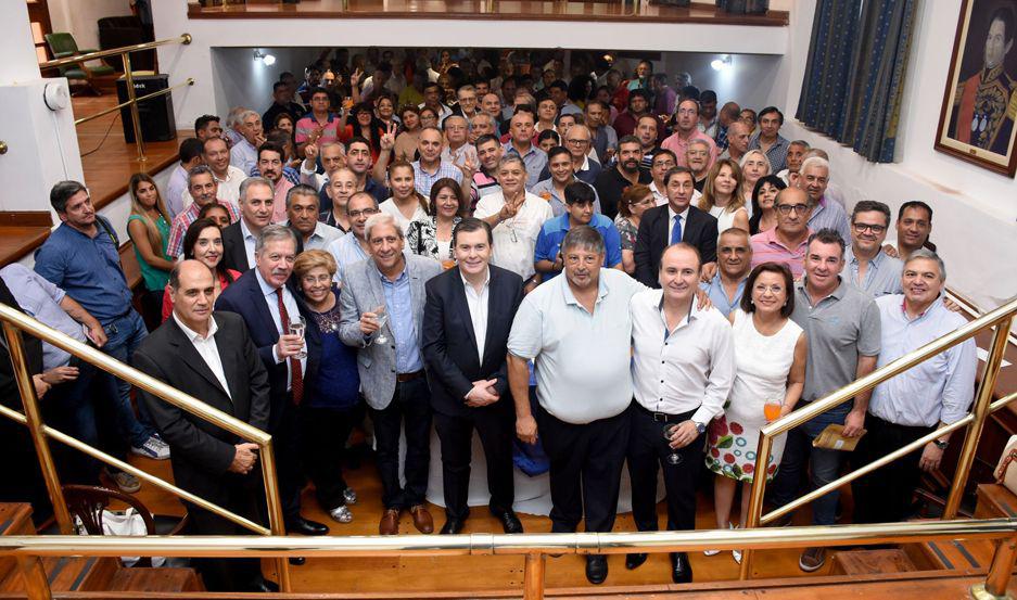 El gobernador Zamora compartioacute el brindis de fin de antildeo con la CGT local