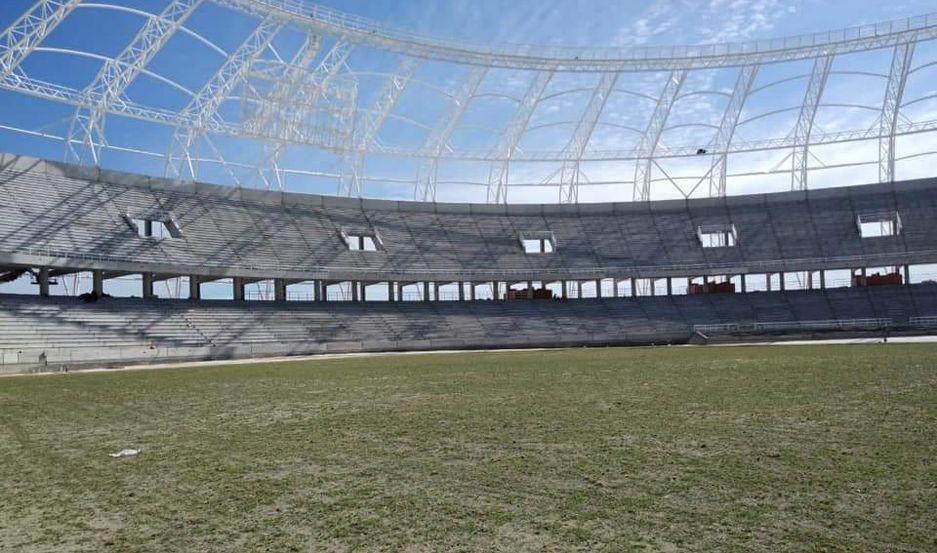 El campo de juego del Estadio Único luce verde después del sembrado del césped y el anhelo de muchos santiagueños est� cerca de cumplirse