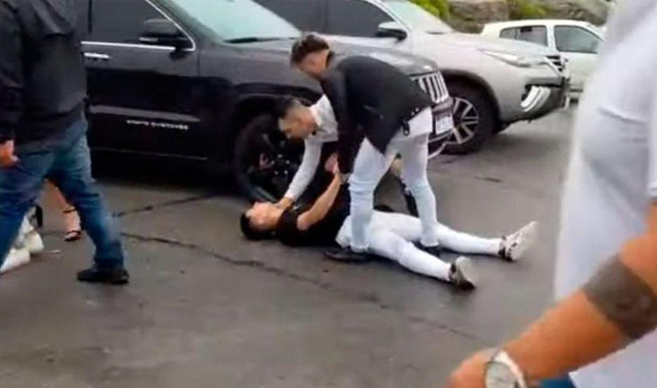 VIDEO Un patovica estrelloacute a un joven contra el piso y lo dejoacute inconsciente