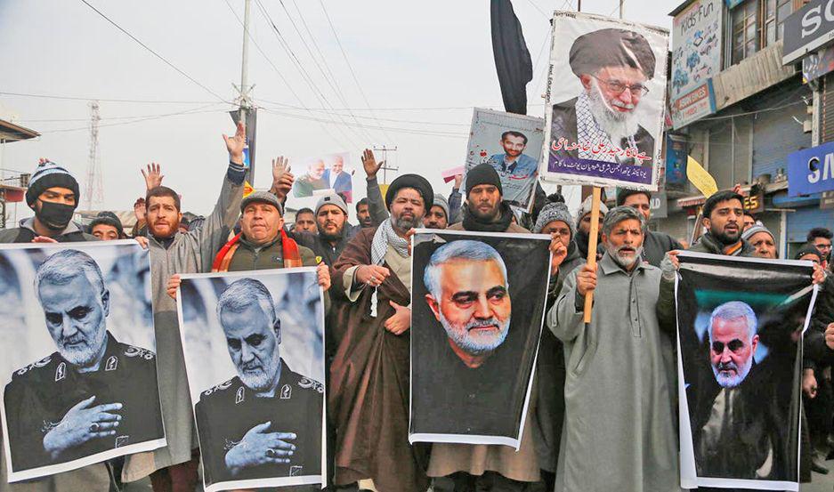 REACCIÓN Los iraníes clamaron venganza por la muerte de Soleimani Objetivos norteamericanos en peligro 
