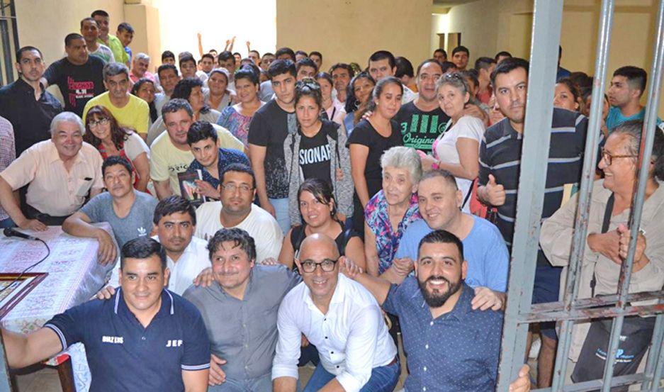 Decenas de familiares acompañaron a los reos