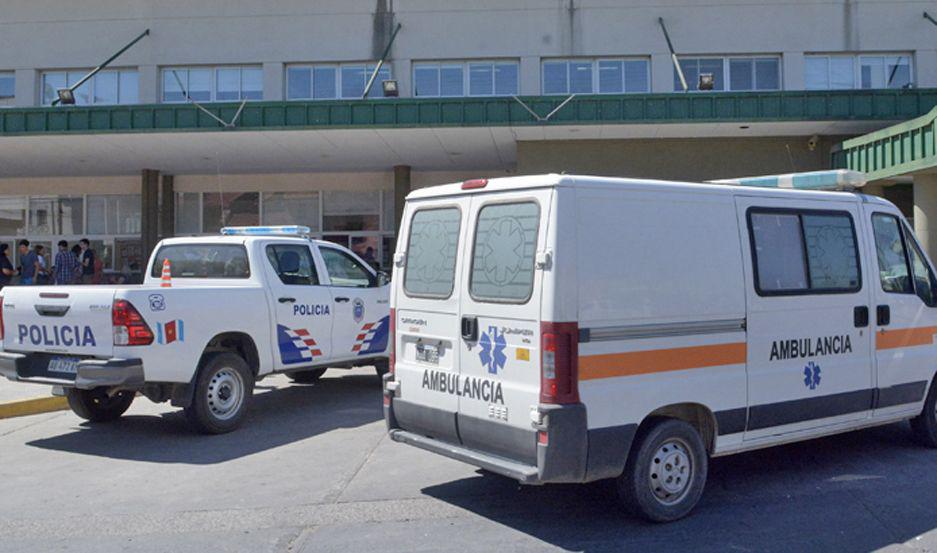 Perdioacute el control del auto y se estrelloacute contra un poste de luz