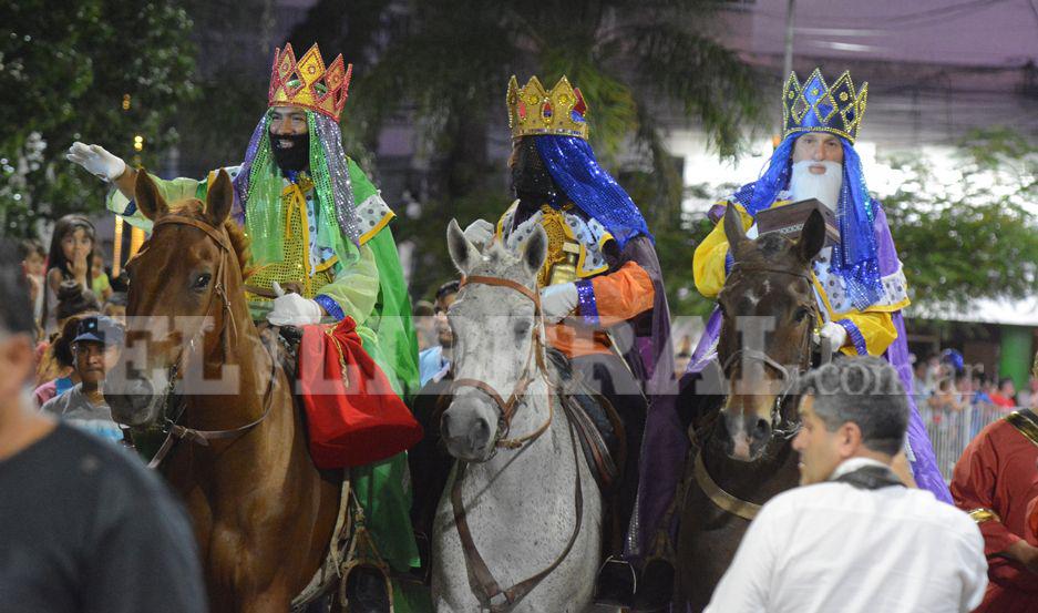 Los Reyes Magos recorrieron las calles de Santiago