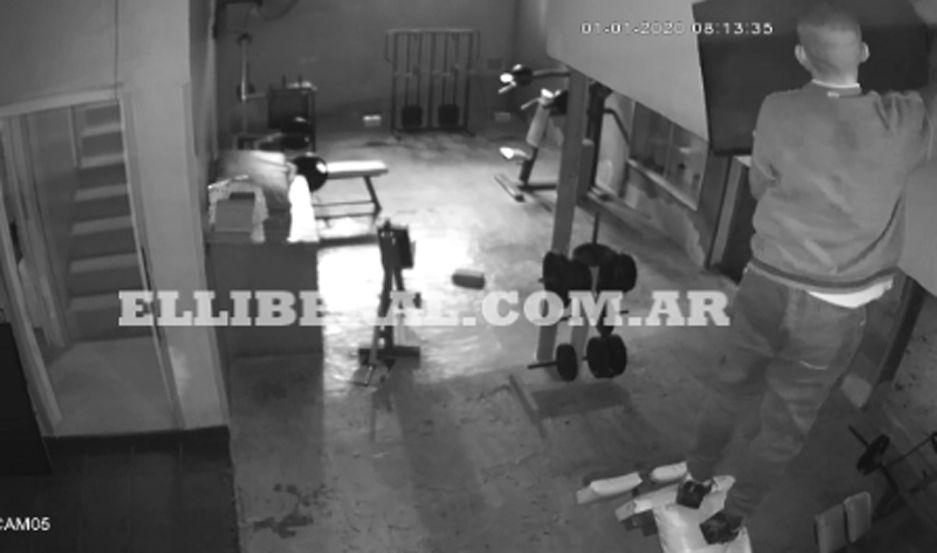 Los dueños del gimnasio dieron a conocer el video con el rostro del acusado del hecho delictivo