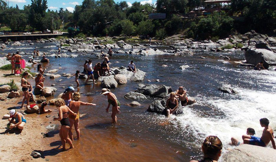 Los balnearios- la mejor opcioacuten de los turistas que visitan Villa Carlos Paz