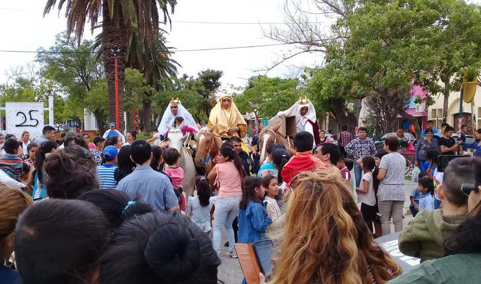 Cientos de niños disfrutaron de su presencia
