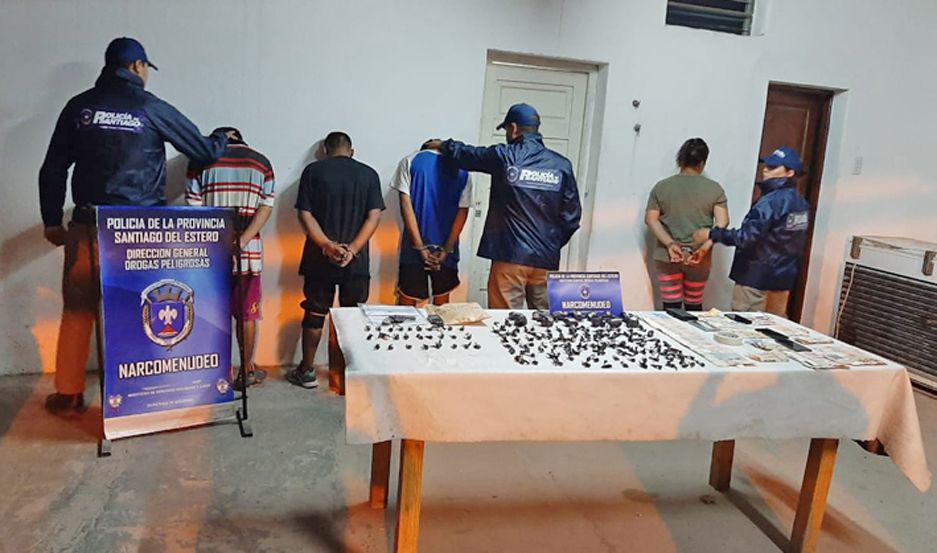 Campal entre dealers familiares y policiacuteas en redadas antidrogas