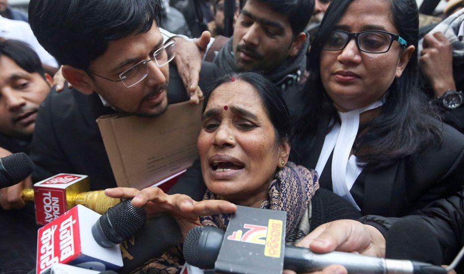 Cuatro joacutevenes moriraacuten ahorcados por violar en manada y asesinar a una estudiante