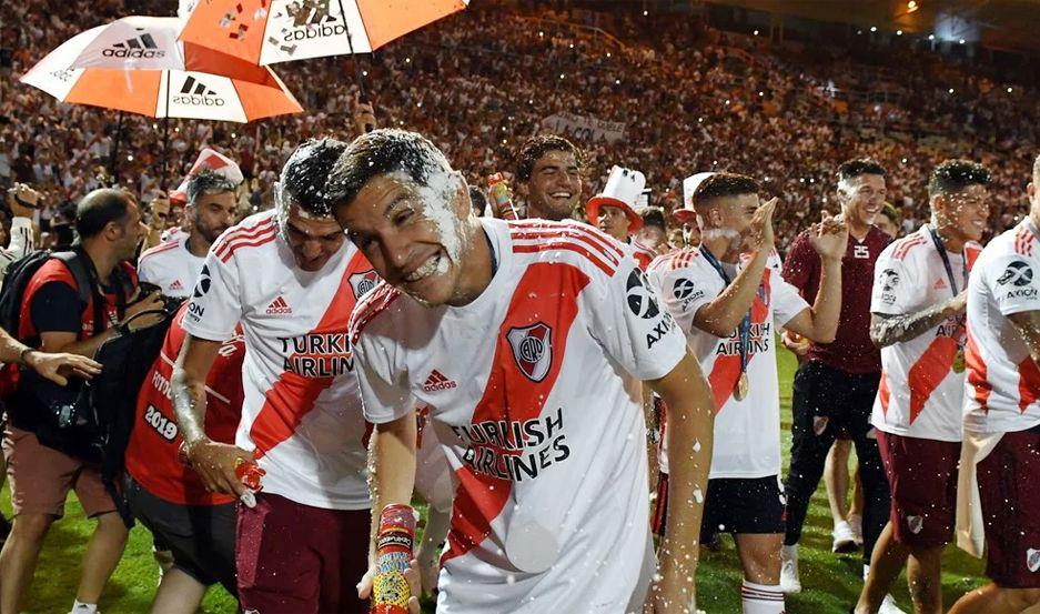 Nacho Fern�ndez y su festejo tras obtener la Copa Argentina ante Central Córdoba de Santiago del Estero