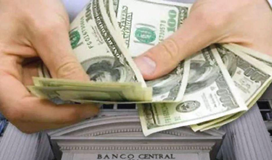 El doacutelar contado con liqui se acerca al oficial maacutes el 30-en-porciento-