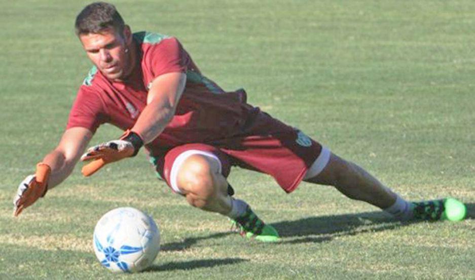 Guumlemes sufre la lesioacuten del arquero Martiacuten Pelerman