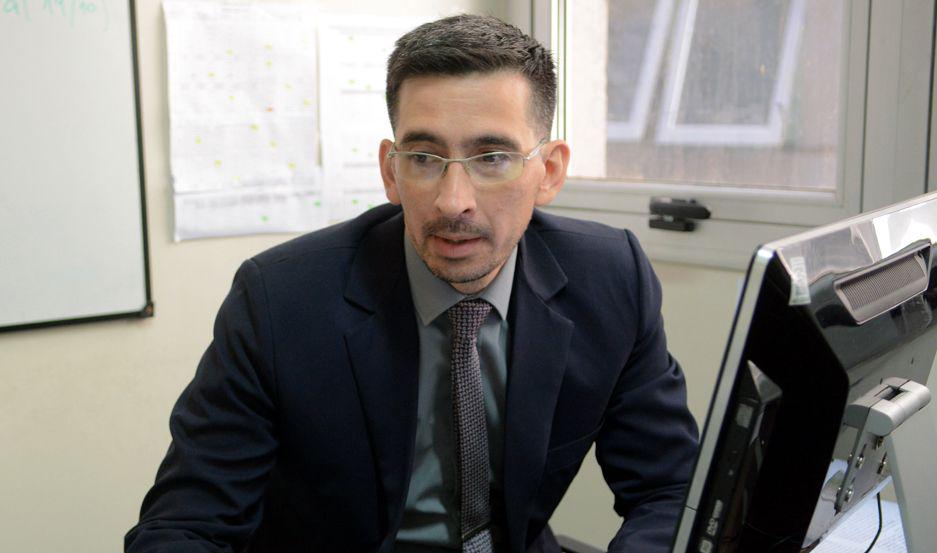 Ayudaba a su jefe porque no le arrancaba el auto y terminoacute aplastado por el vehiacuteculo