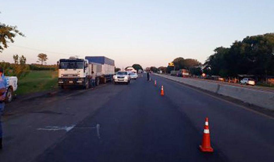 Camionero santiaguentildeo protagonizoacute un fatal choque sobre la Ruta 16