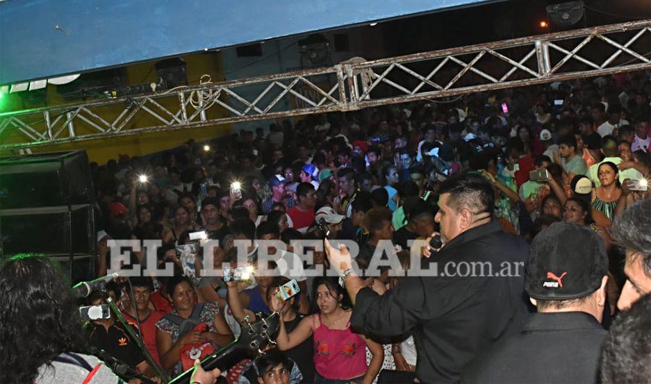 Con la presencia de dos conjuntos musicales el Club Vélez cerró los festejos por el primer aniversario