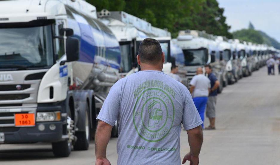 Camioneros protestaron en la planta de YPF en Monte Cristo