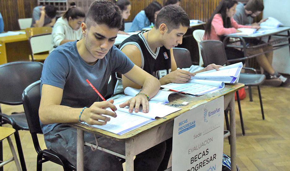 PROGRAMA Las Becas Progresar tienen por objetivo que los alumnos contin�en con sus estudios
