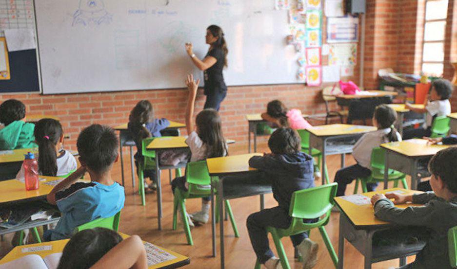 Los maestros cobran mantildeana el fondo salarial compensatorio sin descuentos