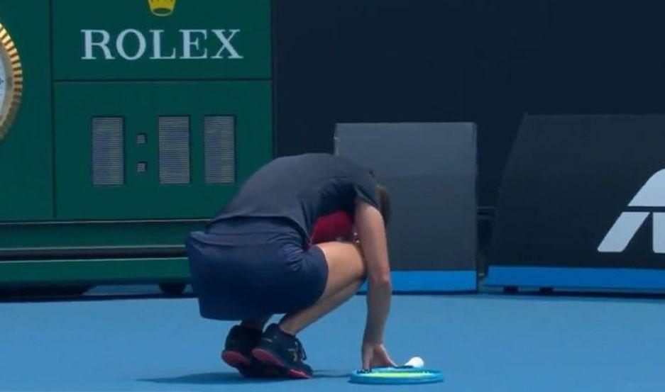 VIDEO  El impactante ataque respiratorio que sufrioacute una tenista por el humo en Australia