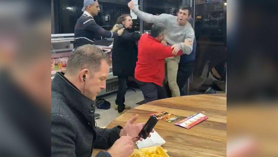 La reaccioacuten de un hombre frente a una gran pelea se volvioacute viral