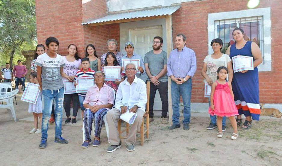 Niccolai entregoacute viviendas sociales en Atamisqui y Loreto