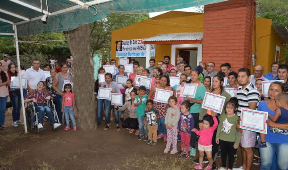El acto de entrega de las viviendas sociales estuvo encabezado por el del ministro de Desarrollo Social Dr Ángel Niccolai