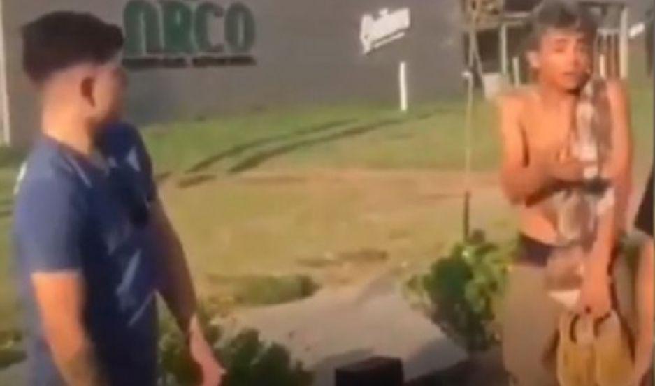 Se viralizoacute otro video de rugbiers golpeando a un joven en Villa Gesell