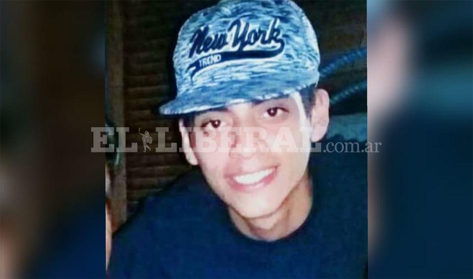 Piden ayuda para encontrar a un adolescente que salioacute de su casa el saacutebado