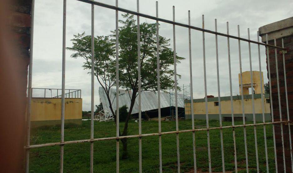 En Campo Gallo departamento Alberdi el temporal provocó la voladura del tinglado del Polideportivo
