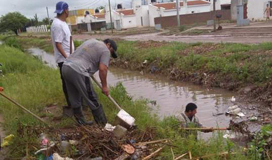 Canales de desaguumles no funcionaron obstruidos por cientos de kilos de basura