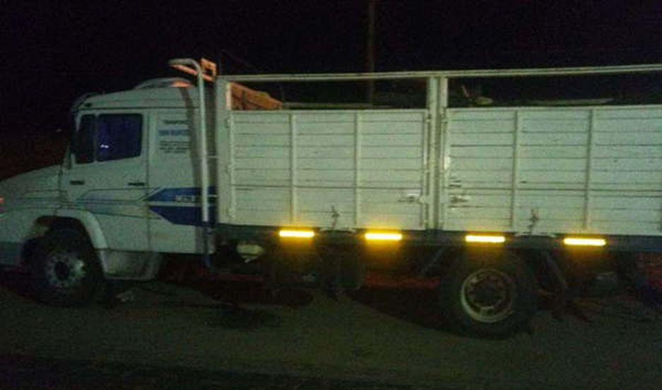 Interceptaron un camioacuten con maacutes de 9 mil kilos de menudencia en la Ruta 64
