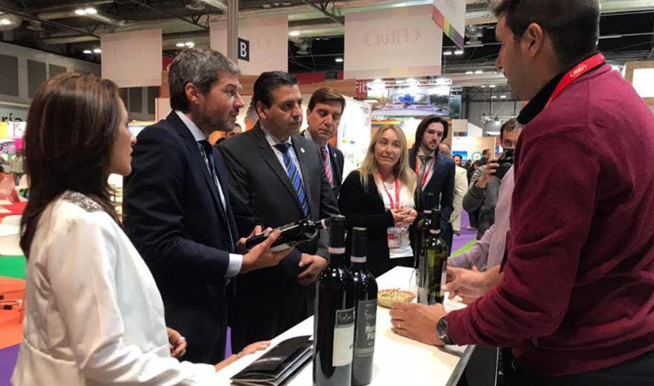 El ministro de Turismo de la Nación visitó el stand de Santiago del Estero en Madrid junto con Ricardo Sosa Matías Lammens