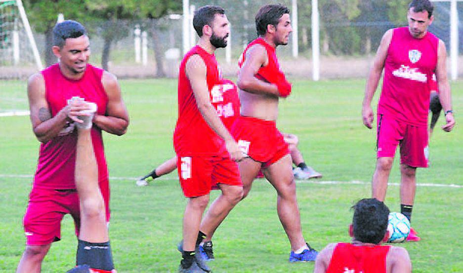 El Ferro tuvo una praacutectica liviana y Coleoni probariacutea hoy al equipo para enfrentar a Coloacuten