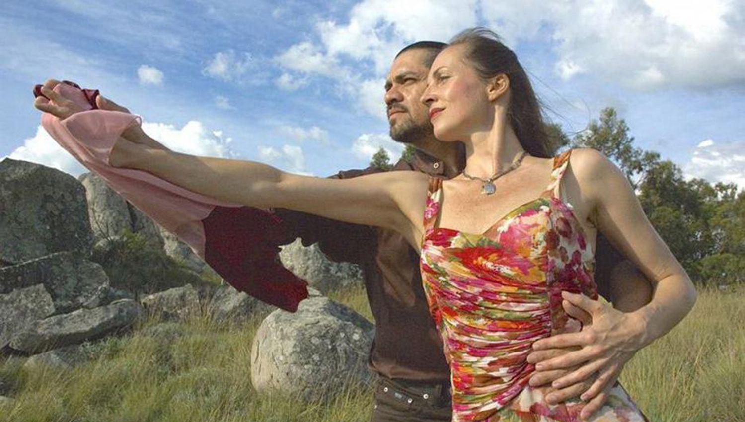 Bailariacuten santiaguentildeo prepara un espectaacuteculo sobre los judiacuteos y el tango