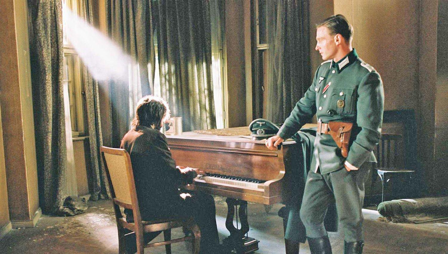 Escena de la película El Pianista con Adrian Brody como protagonista