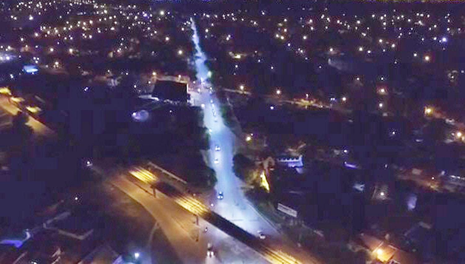 MEJORA El sistema de iluminación LED que se colocó en avenida Belgrano brinda varias ventajas que elevan la calidad de vida de los bandeños 
