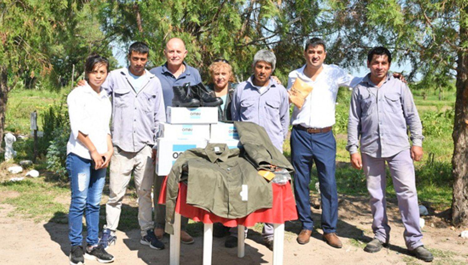 Personal de la Huerta Orgaacutenica de la comuna termense recibioacute sus nuevos uniformes