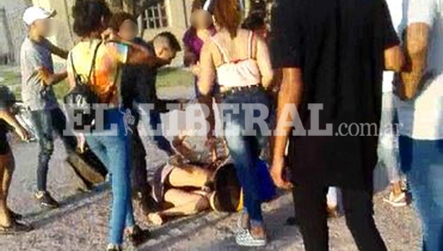 Los incidentes se registraron a escasos metros de un boloiche de Añatuya