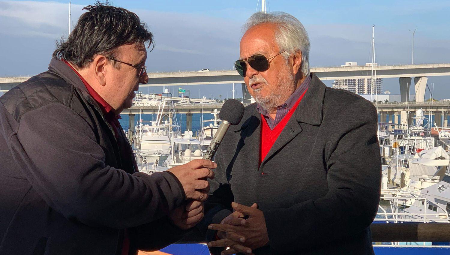 El conductor televisivo santiagueño Quique Dapiaggi al ser entrevistado por José Luis Nani