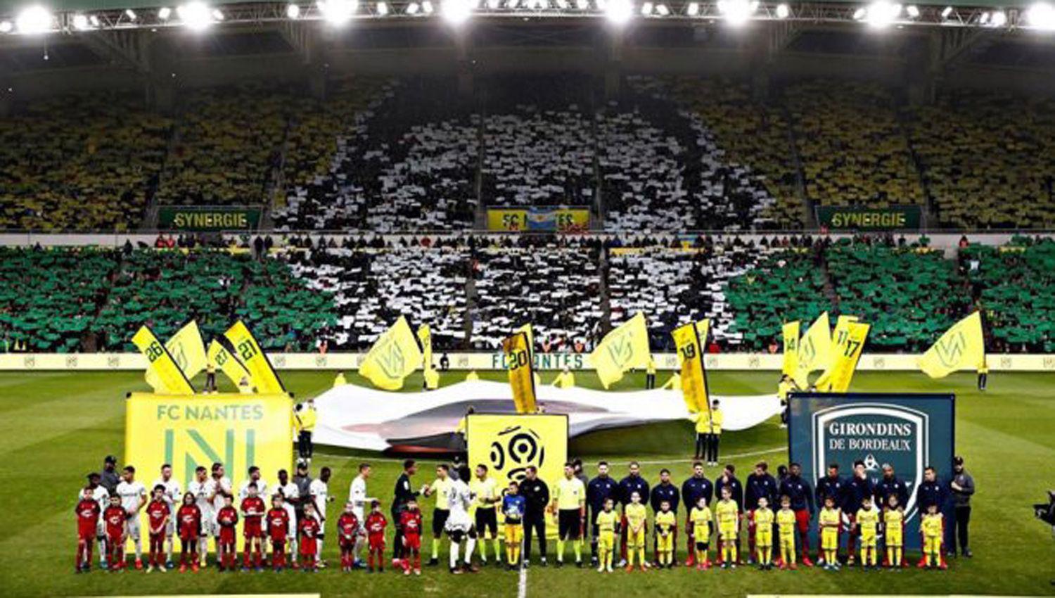 Emotivo homenaje al argentino Emiliano Sala en el partido entre Nantes y Burdeos