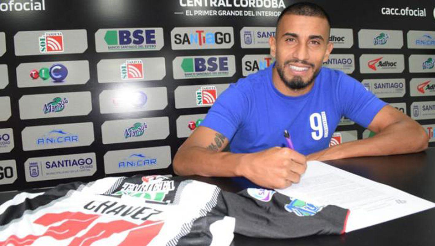 Cristiaacuten Chaacutevez firmoacute su contrato y es el cuarto refuerzo de Central Coacuterdoba