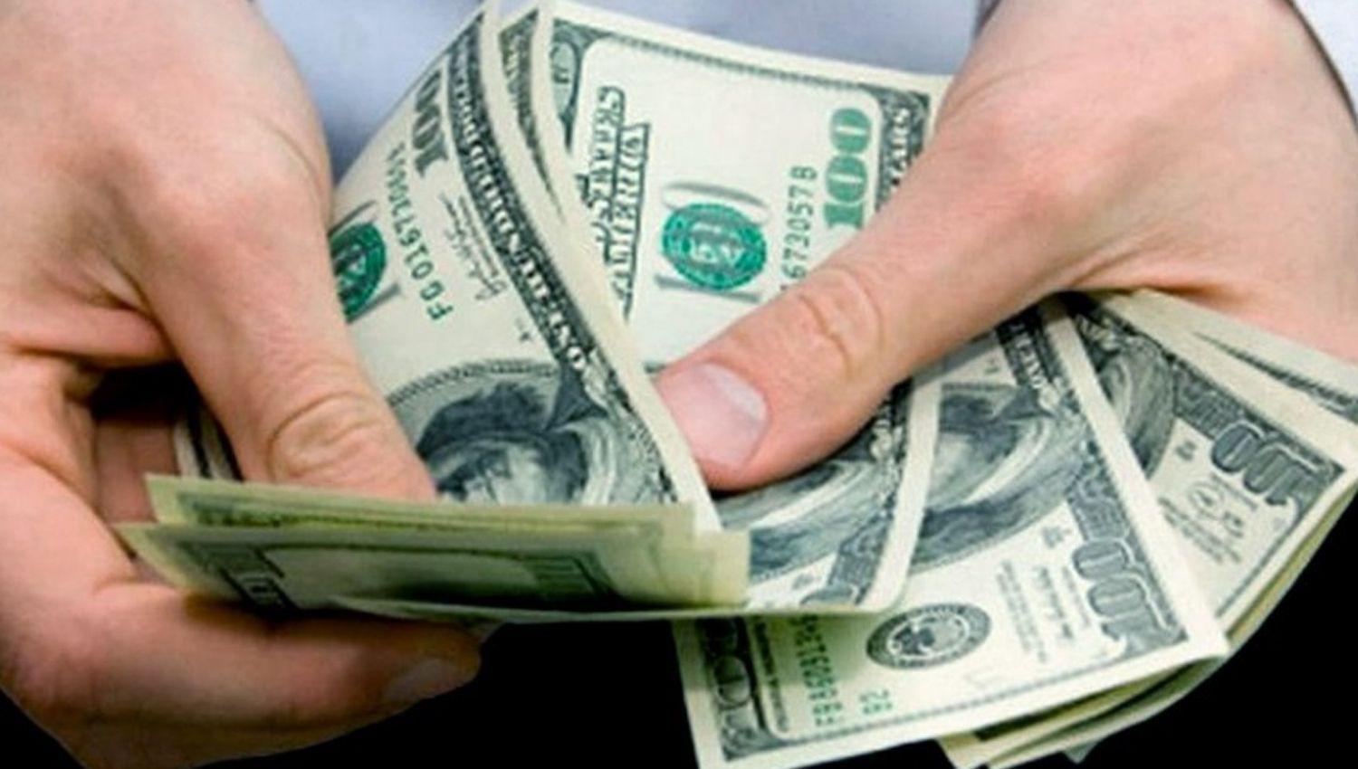 En otra rueda con bajo volumen de negocios el doacutelar cerroacute a 6297