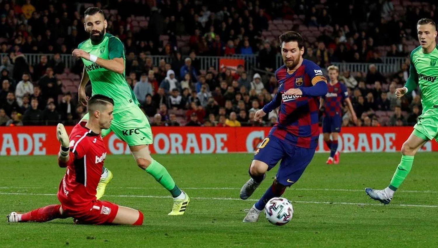 VIDEO  Con un doblete de Messi Barcelona pasoacute a cuartos de final