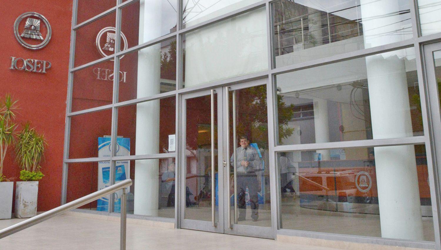 Fiscales investigan de oficio la defraudacioacuten al Iosep y determinaraacuten si hay maacutes implicados