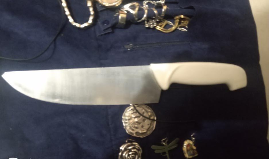 Conocido ladroacuten fue detenido tras robar un auto abandonarlo y amenazar con un cuchillo a un hombre