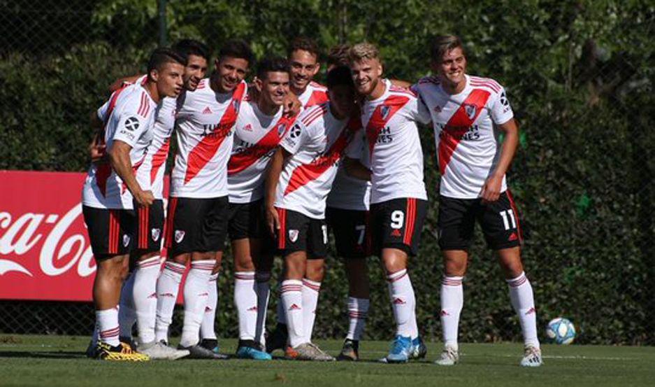 La Reserva de River goleoacute a la de Central Coacuterdoba por 5-1